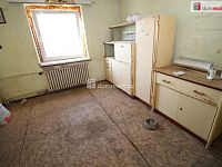 Zemědělská usedlost se dvěma rodinnými domy, stodolou, garáží a polem v Počátcích u Kraslic - 4