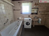 Samostatně stojící RD v klidném prostředí se zahradou - 17