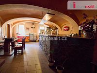Prodej domu s restaurací nedaleko Ostrova u Karlových Varů - 17
