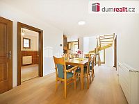 Vila 8+1, dvě garáže, terasa, balkon, pozemek 3176 m2 - 16