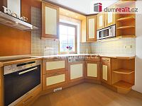 Vila 8+1, dvě garáže, terasa, balkon, pozemek 3176 m2 - 21