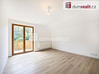 Vila 8+1, dvě garáže, terasa, balkon, pozemek 3176 m2 - 24
