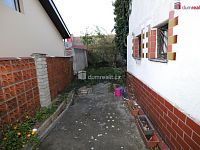 Pěkný domek s pozemkem a zahradou v klidné lokalitě Kbely u Prahy - 24