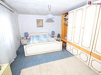 Pěkný domek s pozemkem a zahradou v klidné lokalitě Kbely u Prahy - 6