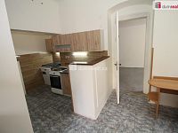 Pěkný prostorný byt 2+1 v přízemí cihlového domu se samostatným vchodem ze zahrady - 10