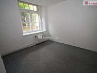 Pěkný prostorný byt 2+1 v přízemí cihlového domu se samostatným vchodem ze zahrady - 12