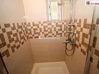 Pěkný prostorný byt 2+1 v přízemí cihlového domu se samostatným vchodem ze zahrady - 17