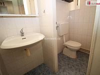 Pěkný prostorný byt 2+1 v přízemí cihlového domu se samostatným vchodem ze zahrady - 19