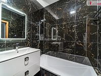 Krásný byt 3+kk po kompletní generální rekonstrukci s vybavením ve druhém patře cihlového domu - 12