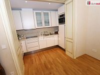 Luxusní designový byt 2+kk v lázeňském centru Mariánských Lázní s garáží a sklepem - 11