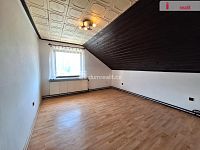 prodej rodinného domu 5+1 105m2 P4 Modřany Nad Soutokem zahrada 712m2 garáž 33m2 bazén - 16