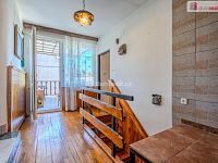 Prodej RD v Bechlíně  - Chodba se schodištěm