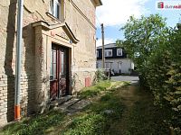 Krásný udržovaný byt 2+1 ve druhém patře cihlové vily v Mariánských Lázních s velkým sklepem a podílem na zahradě - 22