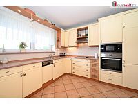 Prodej rodinného domu 6+1, 248 m2 + 63 m2 půda, pozemek 766 m2, cihla, Šestajovice - 10