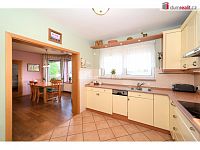 Prodej rodinného domu 6+1, 248 m2 + 63 m2 půda, pozemek 766 m2, cihla, Šestajovice - 11