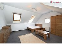 Prodej rodinného domu 6+1, 248 m2 + 63 m2 půda, pozemek 766 m2, cihla, Šestajovice - 25