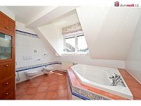 Prodej rodinného domu 6+1, 248 m2 + 63 m2 půda, pozemek 766 m2, cihla, Šestajovice - 27