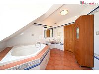 Prodej rodinného domu 6+1, 248 m2 + 63 m2 půda, pozemek 766 m2, cihla, Šestajovice - 28