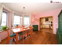 Prodej rodinného domu 6+1, 248 m2 + 63 m2 půda, pozemek 766 m2, cihla, Šestajovice - 9