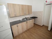 Pěkný udržovaný byt 2+1 v prvním patře cihlového domu v Habartově - 11