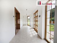 Vila 8+1, dvě garáže, terasa, balkon, pozemek 3176 m2 - 15