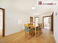 Vila 8+1, dvě garáže, terasa, balkon, pozemek 3176 m2 - 20