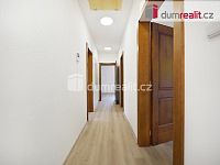 Vila 8+1, dvě garáže, terasa, balkon, pozemek 3176 m2 - 22