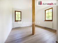 Vila 8+1, dvě garáže, terasa, balkon, pozemek 3176 m2 - 23