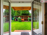 Krásný prostorný byt 3+1 po rekonstrukci v cihlovém domě s vlastní zahradou - 4