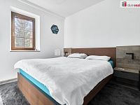 Rodinný dům s komerční budovou a garážemi, Sadov - 11