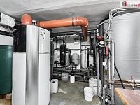 Rodinný dům s komerční budovou a garážemi, Sadov - 17