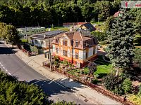 Rodinný dům s komerční budovou a garážemi, Sadov - 2