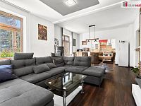 Rodinný dům s komerční budovou a garážemi, Sadov - 5