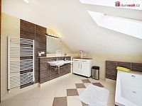 RD 5+kk s garáží, terasou a bazénem - 19