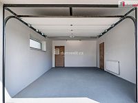 Luxusní novostavba prostorného rodinného domu s garáží, terasou a zahradou v Karlových Varech - 20