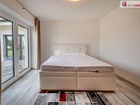 Luxusní novostavba prostorného rodinného domu s garáží, terasou a zahradou v Karlových Varech - 7