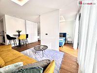 Prodej zrekonstruovaného bytu s garážovým stáním a balkonem - 4