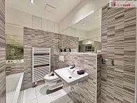 Prodej zrekonstruovaného bytu s garážovým stáním a balkonem - 8