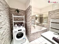 Prodej zrekonstruovaného bytu s garážovým stáním a balkonem - 9