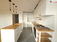 Prodej bytu 4+kk 103 m2 lodžie sklep po rekonstrukci 2x koupelna panel 