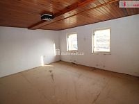 Ubytovací zařízení k rekonstrukci v obci Stříbrná u Kraslic s velkým pozemkem - 8