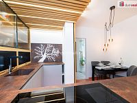 K prodeji, zateplený rodinný dům 5+1 s terasou, balkonem, garážemi, letní kuchyní se saunou, jezírkem a bazénem, Borovany - 11