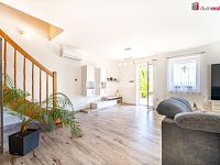 K prodeji, zateplený rodinný dům 5+1 s terasou, balkonem, garážemi, letní kuchyní se saunou, jezírkem a bazénem, Borovany - 12