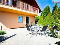 K prodeji, zateplený rodinný dům 5+1 s terasou, balkonem, garážemi, letní kuchyní se saunou, jezírkem a bazénem, Borovany - 13