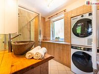 K prodeji, zateplený rodinný dům 5+1 s terasou, balkonem, garážemi, letní kuchyní se saunou, jezírkem a bazénem, Borovany - 18