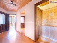 K prodeji, zateplený rodinný dům 5+1 s terasou, balkonem, garážemi, letní kuchyní se saunou, jezírkem a bazénem, Borovany - 24