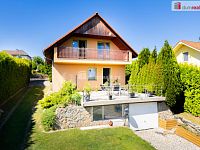 K prodeji, zateplený rodinný dům 5+1 s terasou, balkonem, garážemi, letní kuchyní se saunou, jezírkem a bazénem, Borovany - 3