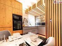 K prodeji, zateplený rodinný dům 5+1 s terasou, balkonem, garážemi, letní kuchyní se saunou, jezírkem a bazénem, Borovany - 7