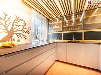 K prodeji, zateplený rodinný dům 5+1 s terasou, balkonem, garážemi, letní kuchyní se saunou, jezírkem a bazénem, Borovany - 8