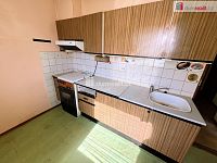 Prodej bytu 3+1 s garáží v domě v Hluku - 3